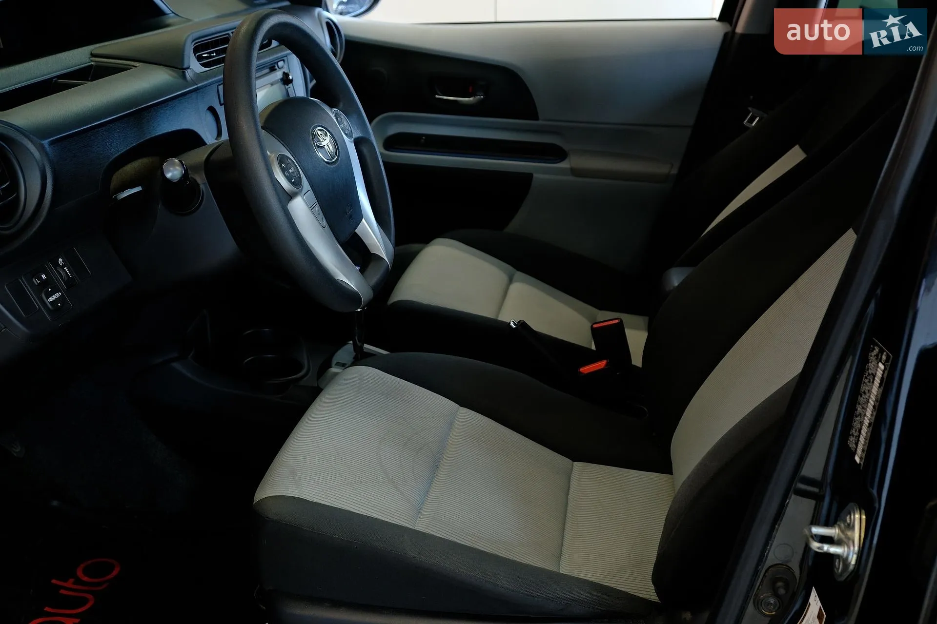 2013 Toyota Prius c - мініатюра 24