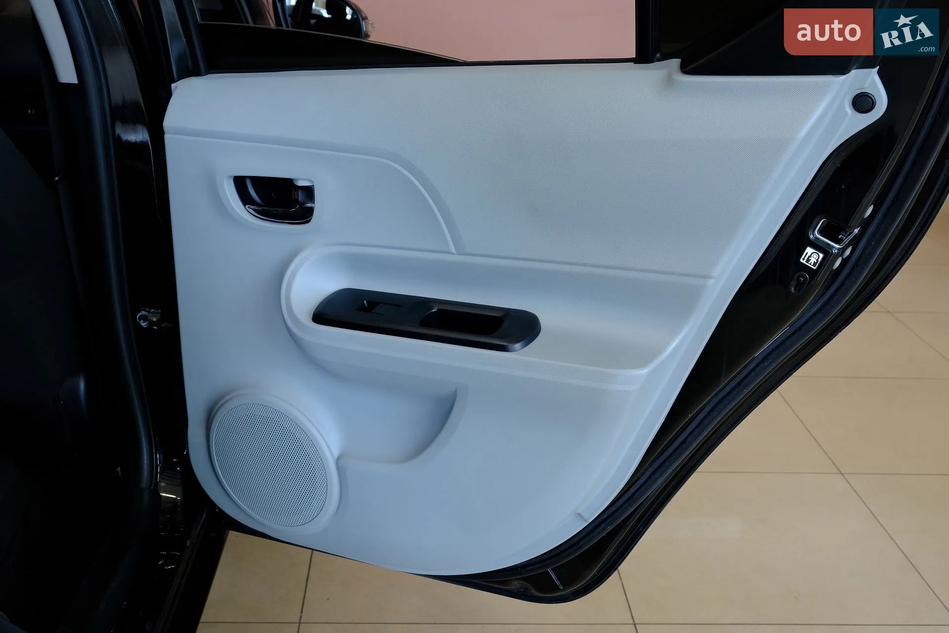 2013 Toyota Prius c - мініатюра 33