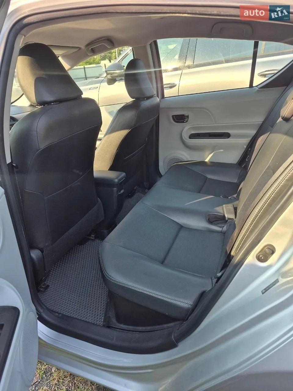 2014 Toyota Prius c - мініатюра 4