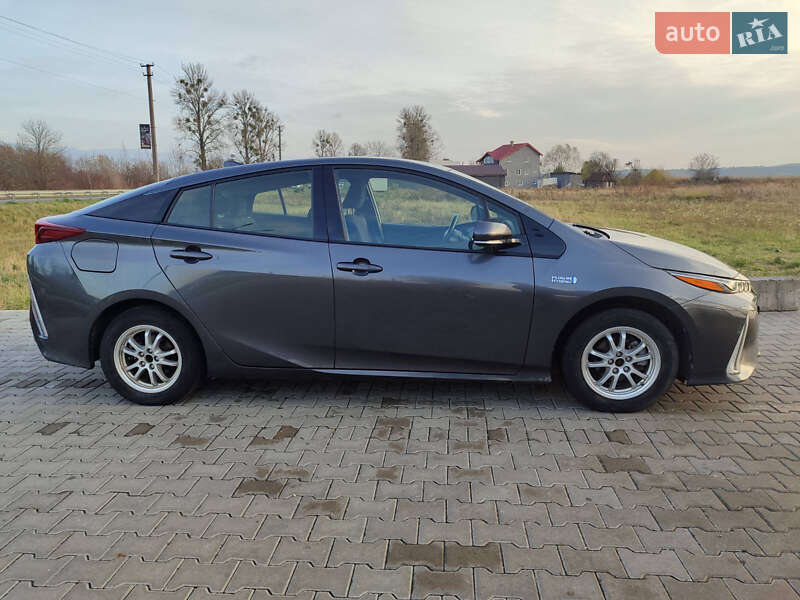 Хетчбек Toyota Prius Prime 2016 в Жовкві
