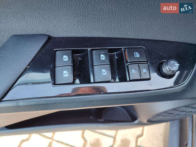 Хетчбек Toyota Prius Prime 2016 в Жовкві