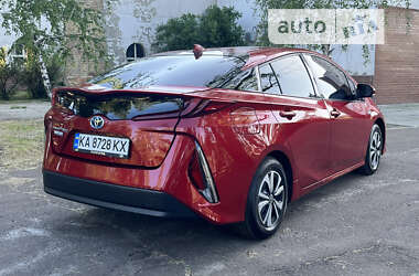 Хэтчбек Toyota Prius Prime 2018 в Киеве