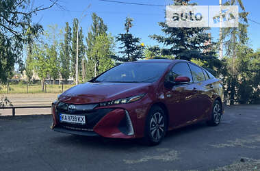 Хэтчбек Toyota Prius Prime 2018 в Киеве