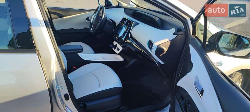 Хэтчбек Toyota Prius Prime 2017 в Днепре фото 10 Хэтчбек Toyota Prius Prime 2017 в Днепре