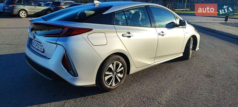 Хэтчбек Toyota Prius Prime 2017 в Днепре фото 4 Хэтчбек Toyota Prius Prime 2017 в Днепре