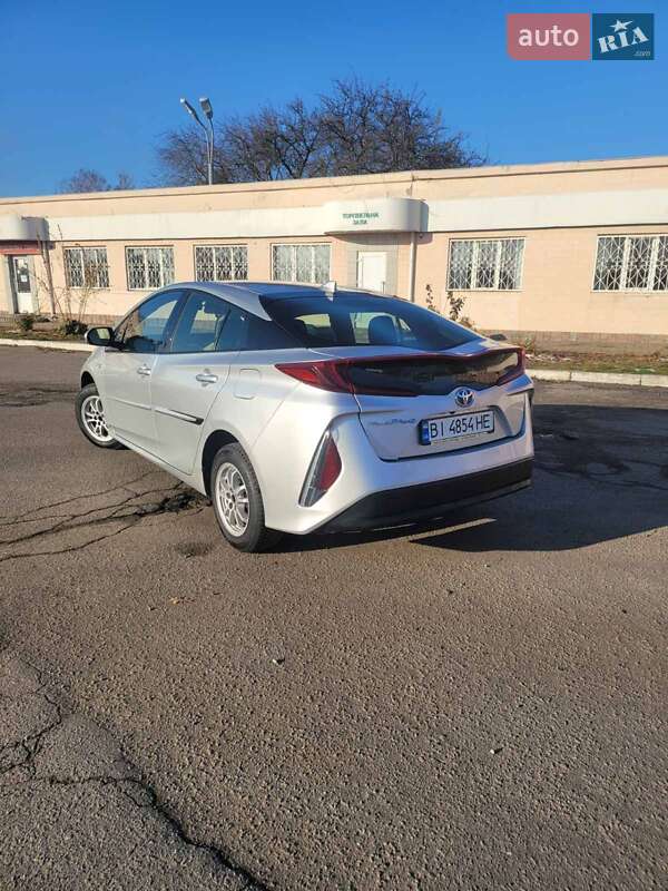 Хэтчбек Toyota Prius Prime 2018 в Полтаве