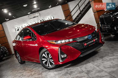 Хэтчбек Toyota Prius Prime 2017 в 