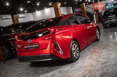 Хэтчбек Toyota Prius Prime 2017 в 