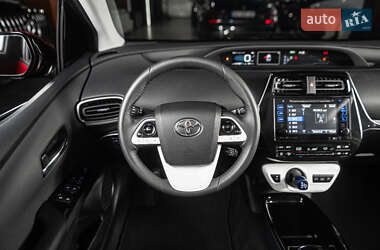Хэтчбек Toyota Prius Prime 2017 в 