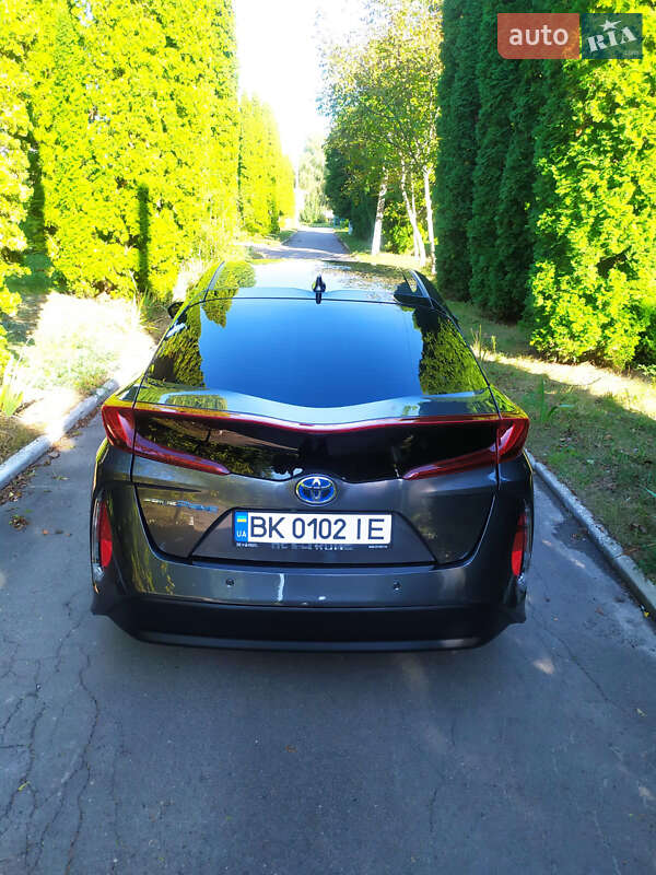 Хетчбек Toyota Prius Prime 2017 в Рівному