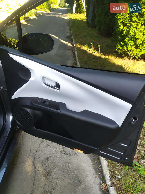 Хетчбек Toyota Prius Prime 2017 в Рівному