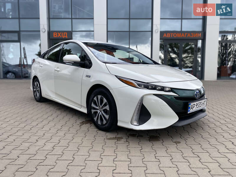 Хэтчбек Toyota Prius Prime 2017 в Киеве