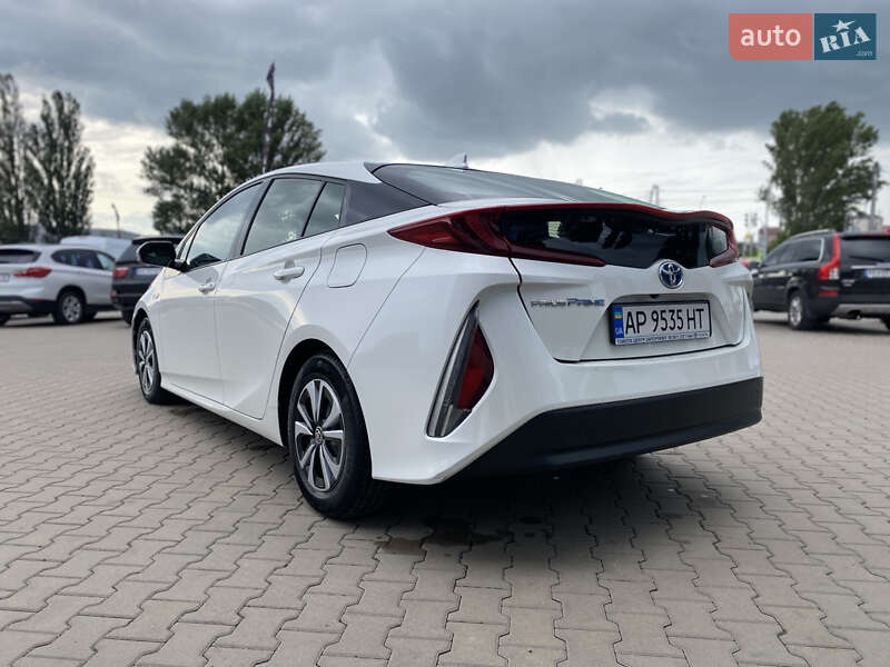Хэтчбек Toyota Prius Prime 2017 в Киеве