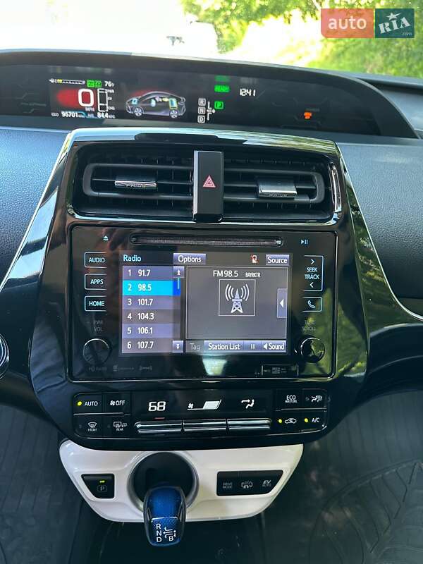 Хэтчбек Toyota Prius Prime 2018 в Киеве фото 8 Хэтчбек Toyota Prius Prime 2018 в Киеве