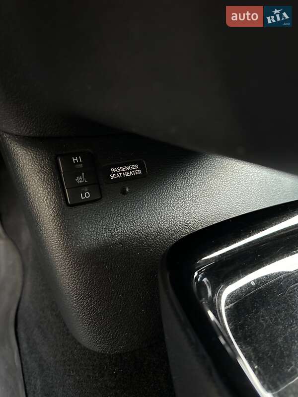 Хэтчбек Toyota Prius Prime 2018 в Киеве фото 12 Хэтчбек Toyota Prius Prime 2018 в Киеве