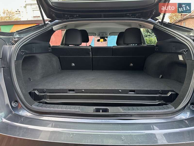 Хэтчбек Toyota Prius Prime 2018 в Киеве фото 15 Хэтчбек Toyota Prius Prime 2018 в Киеве