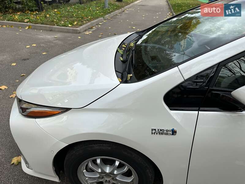 Хэтчбек Toyota Prius Prime 2019 в Киеве