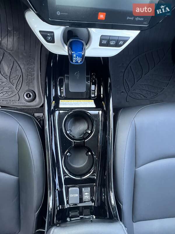 Хэтчбек Toyota Prius Prime 2017 в Киеве фото 12 Хэтчбек Toyota Prius Prime 2017 в Киеве