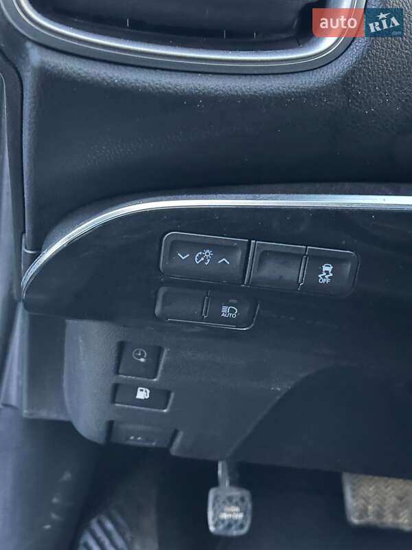 Хэтчбек Toyota Prius Prime 2019 в Киеве фото 11 Хэтчбек Toyota Prius Prime 2019 в Киеве