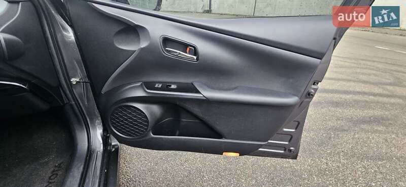 Хэтчбек Toyota Prius Prime 2018 в Киеве