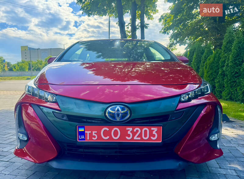Хэтчбек Toyota Prius Prime 2017 в Киеве