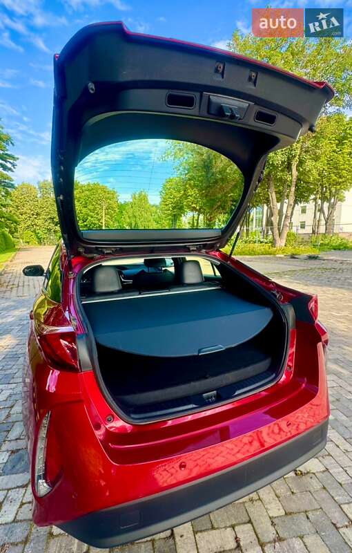 Хэтчбек Toyota Prius Prime 2017 в Киеве