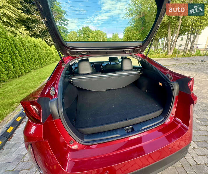 Хэтчбек Toyota Prius Prime 2017 в Киеве