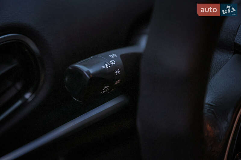 Хэтчбек Toyota Prius Prime 2017 в Одессе фото 18 Хэтчбек Toyota Prius Prime 2017 в Одессе