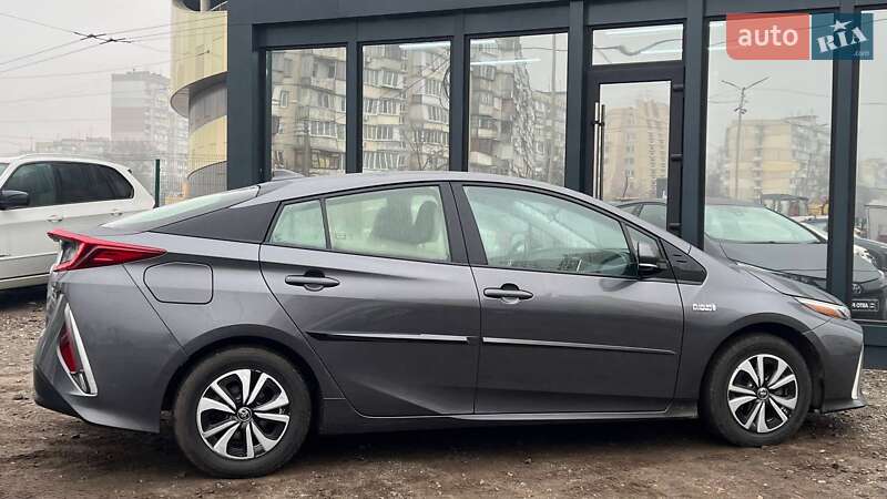 Хэтчбек Toyota Prius Prime 2018 в Киеве