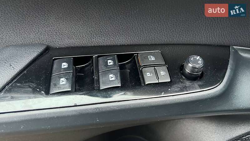 Хэтчбек Toyota Prius Prime 2018 в Киеве