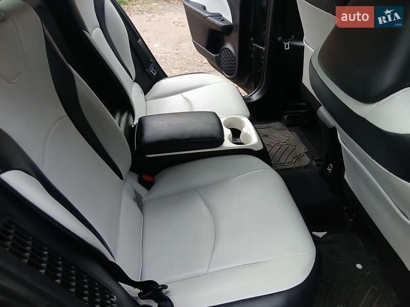 Хэтчбек Toyota Prius Prime 2019 в Киеве фото 25 Хэтчбек Toyota Prius Prime 2019 в Киеве