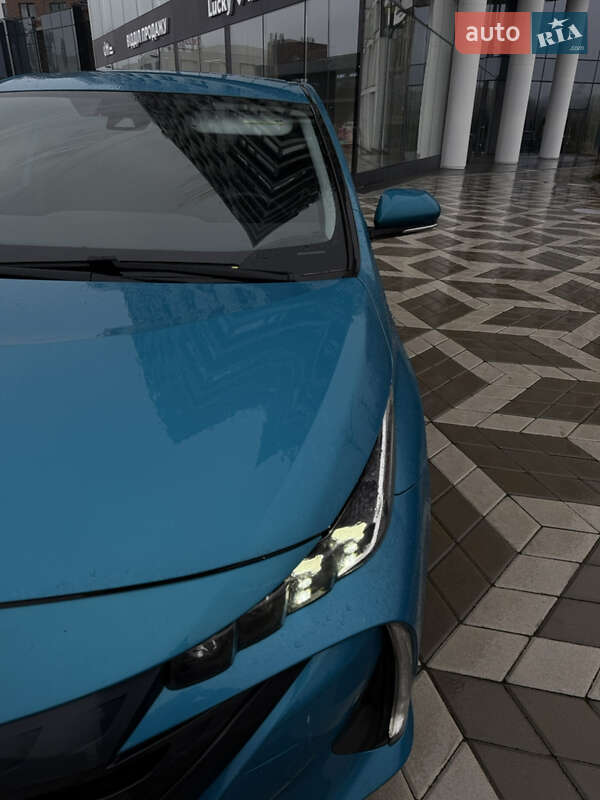 Хэтчбек Toyota Prius Prime 2020 в Киеве фото 7 Хэтчбек Toyota Prius Prime 2020 в Киеве