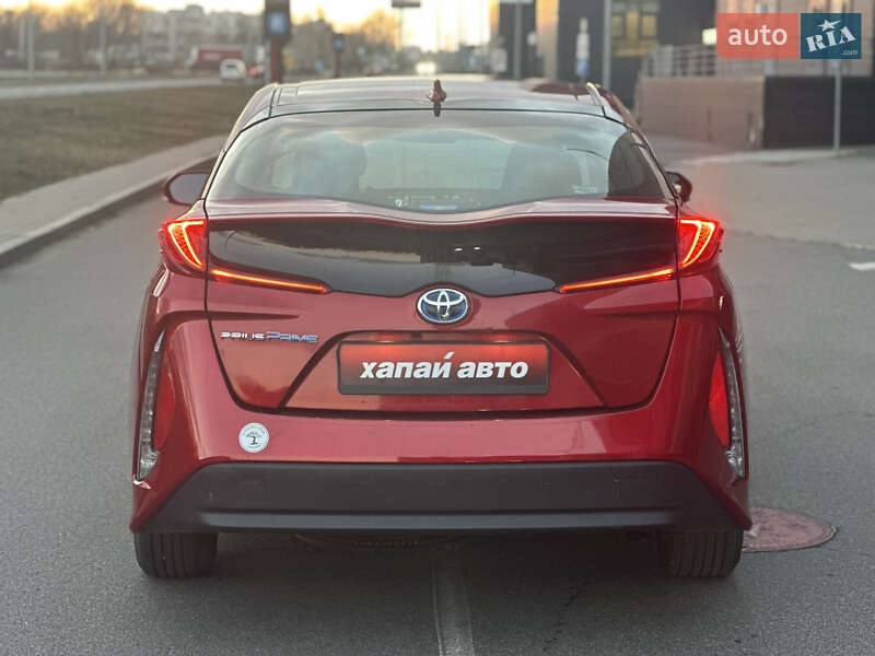 Хэтчбек Toyota Prius Prime 2017 в Киеве