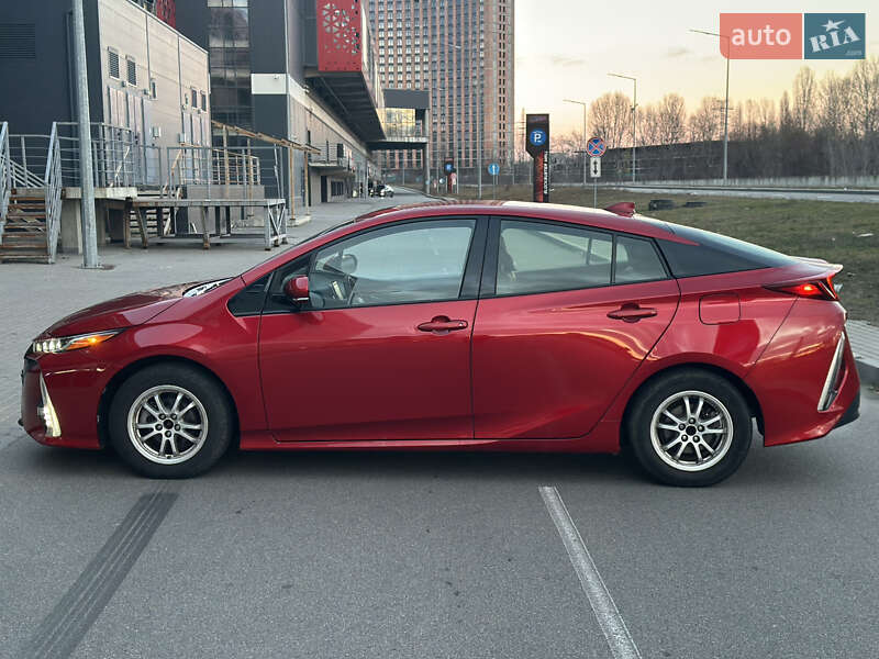 Хэтчбек Toyota Prius Prime 2017 в Киеве
