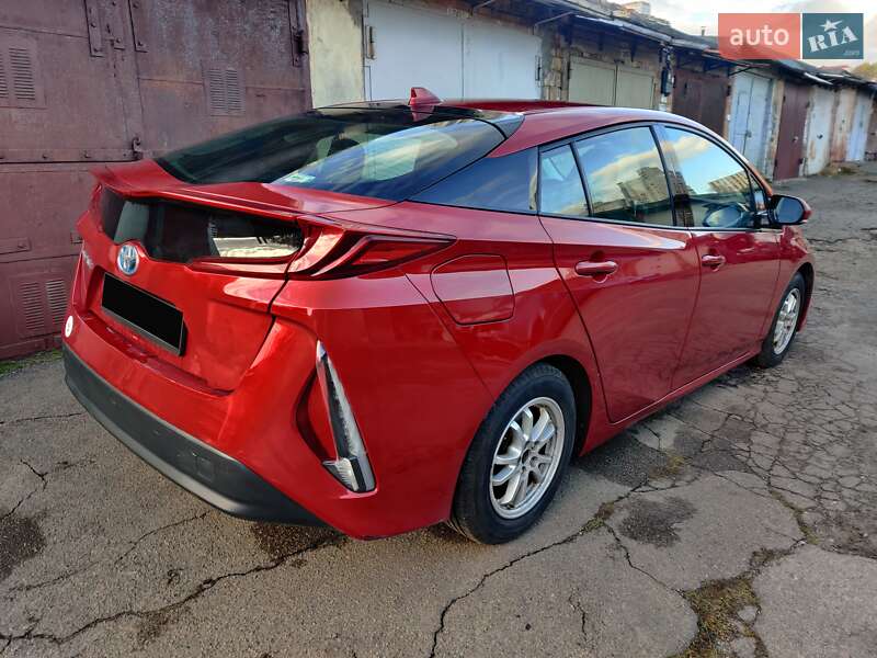 Хэтчбек Toyota Prius Prime 2017 в Ужгороде