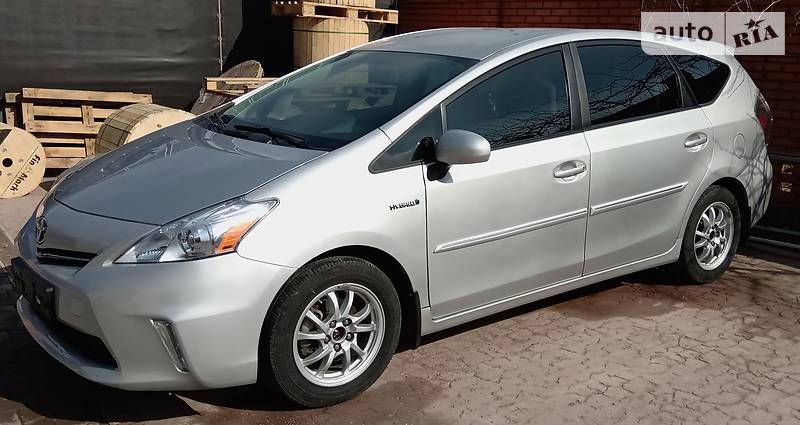 Універсал Toyota Prius v 2012 в Одесі