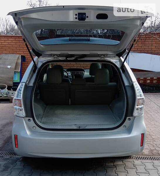 Універсал Toyota Prius v 2012 в Одесі