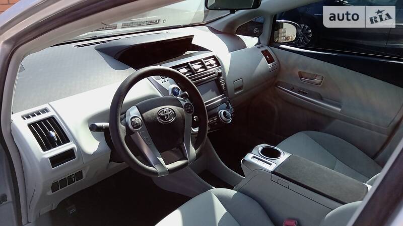 Універсал Toyota Prius v 2012 в Одесі
