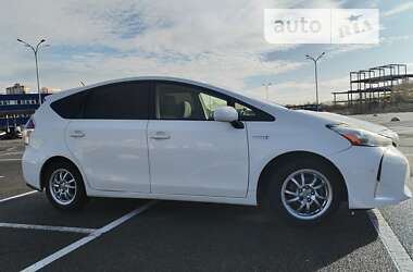 Универсал Toyota Prius v 2015 в Киеве