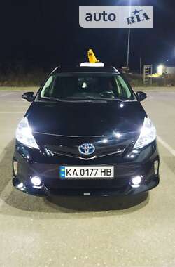 Универсал Toyota Prius v 2014 в Киеве