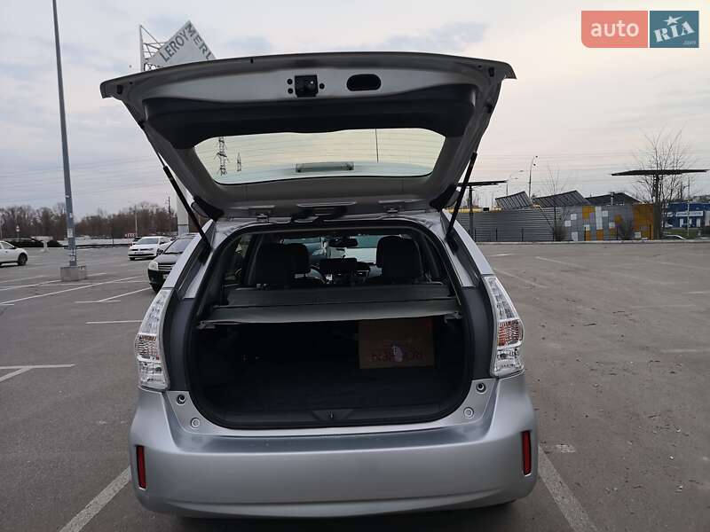 Универсал Toyota Prius v 2012 в Умани