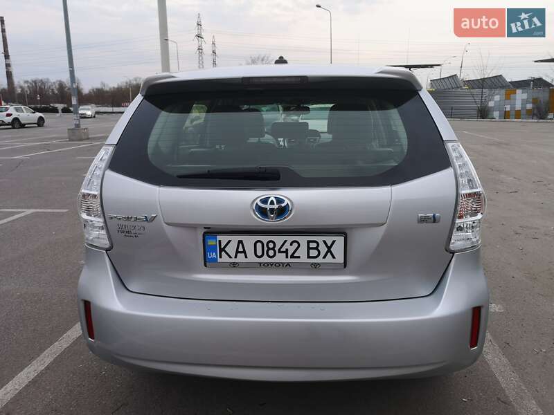 Универсал Toyota Prius v 2012 в Умани