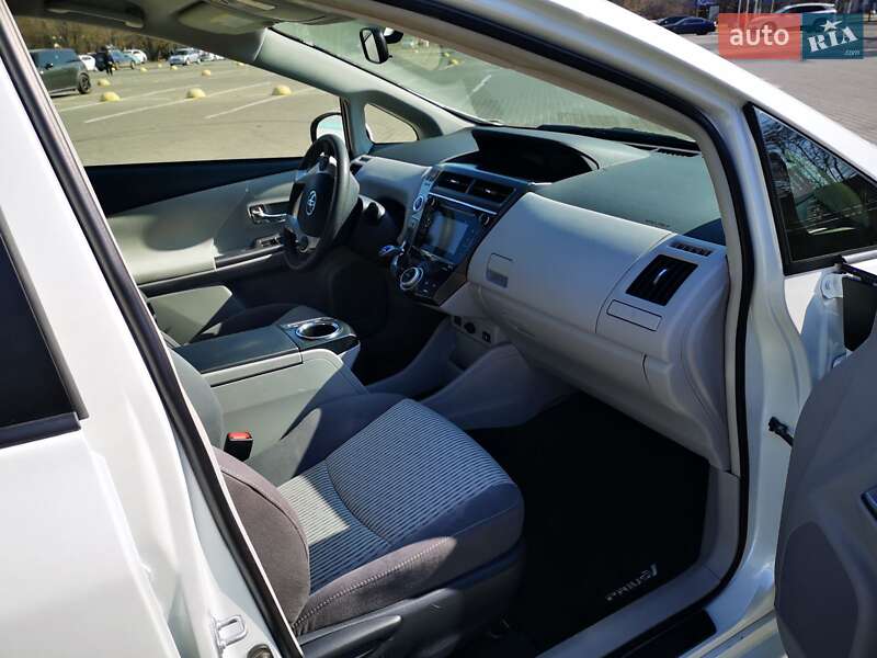 Универсал Toyota Prius v 2014 в Одессе