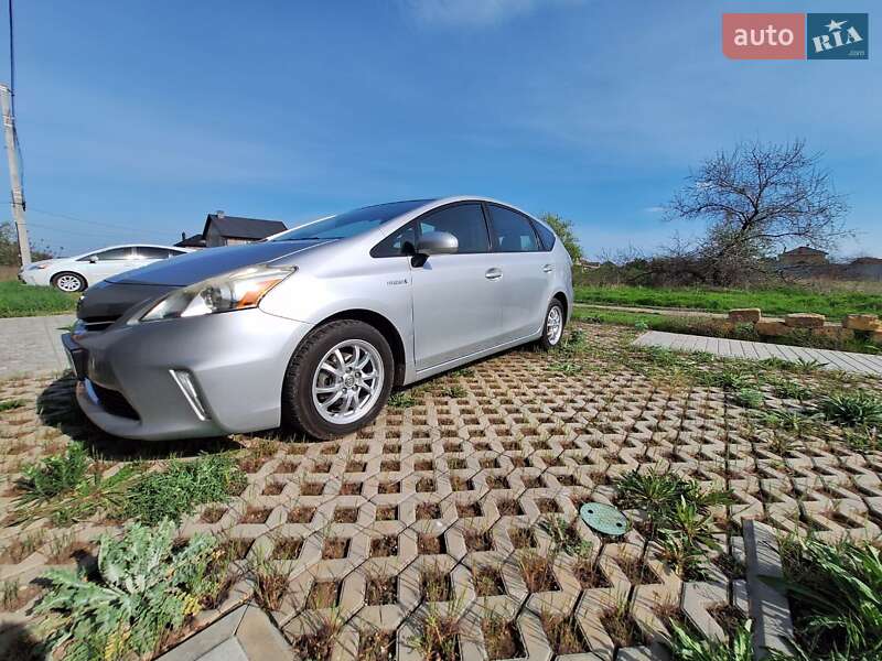 Універсал Toyota Prius v 2014 в Одесі