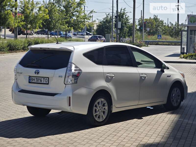 Универсал Toyota Prius v 2012 в Одессе