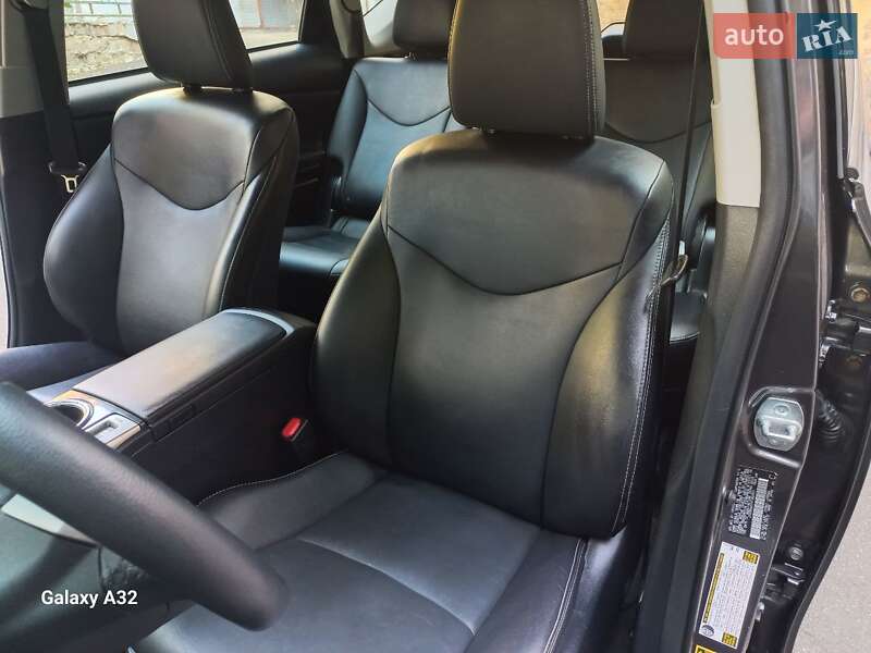 Универсал Toyota Prius v 2015 в Киеве
