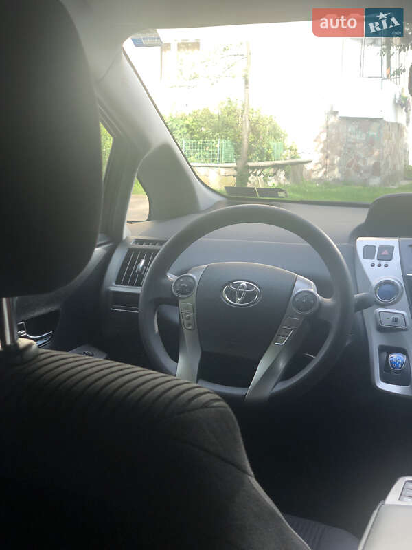 Универсал Toyota Prius v 2016 в Львове
