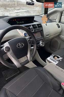 Универсал Toyota Prius v 2014 в 