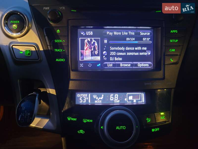 Универсал Toyota Prius v 2013 в Киеве