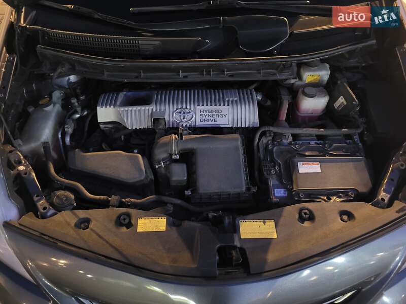 Универсал Toyota Prius v 2013 в Киеве